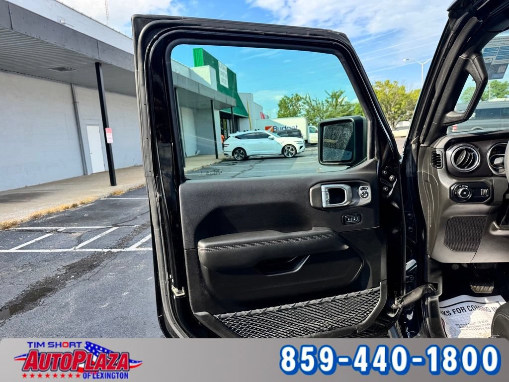 Used 2023 Jeep Wrangler Unlimited Sahara AWD/4WD image 39