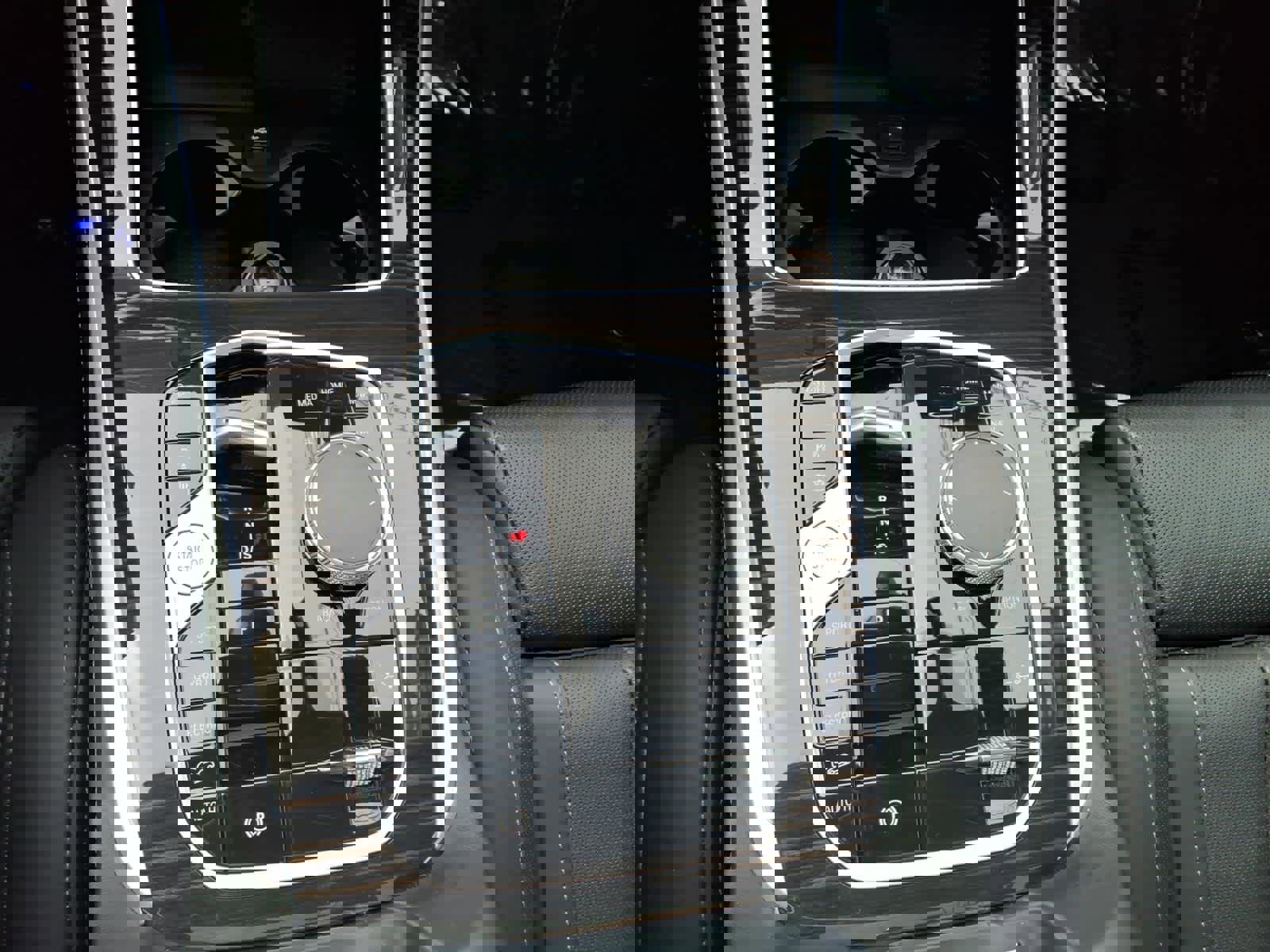 Used 2025 BMW X5 xDrive50e image 9