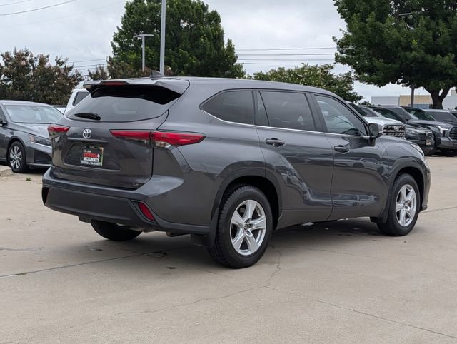 Used 2023 Toyota Highlander LE FWD image 6