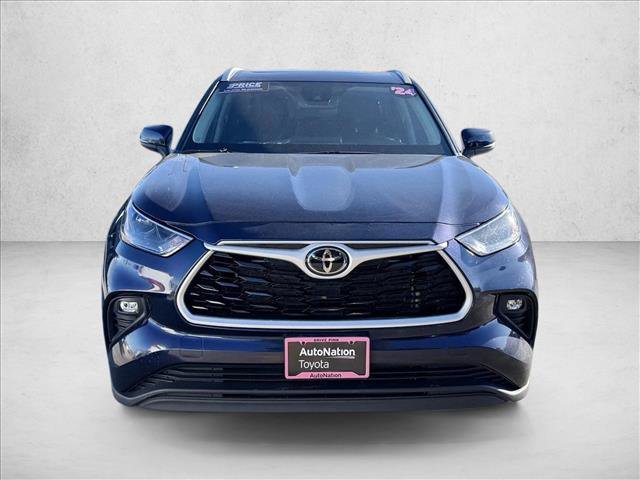 Used 2024 Toyota Highlander XLE image 2