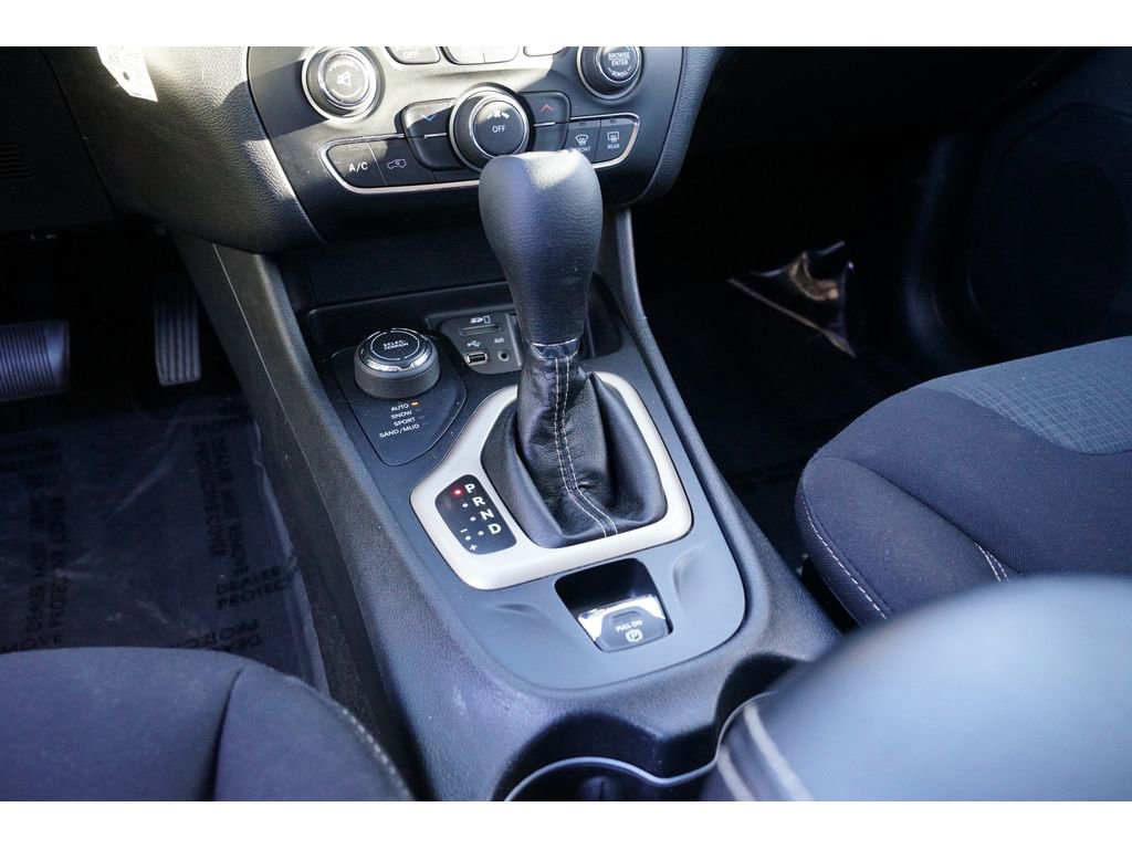 Used 2017 Jeep Cherokee Latitude image 24