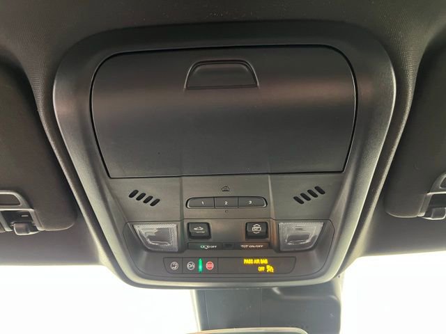 Used 2023 Cadillac XT4 Luxury w/ Cold Weather Package AWD/4WD image 37