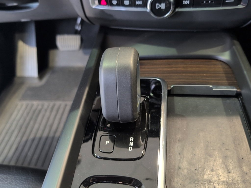 Used 2022 Volvo XC60 B5 Momentum w/ Advanced Package image 26