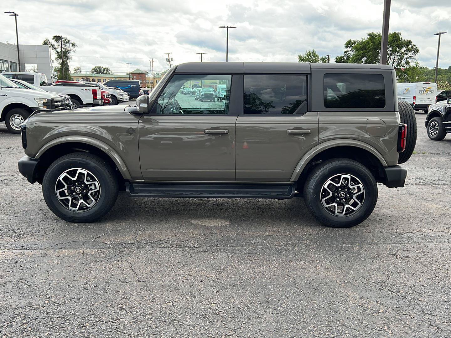 Used 2025 Ford Bronco Outer Banks AWD/4WD image 17