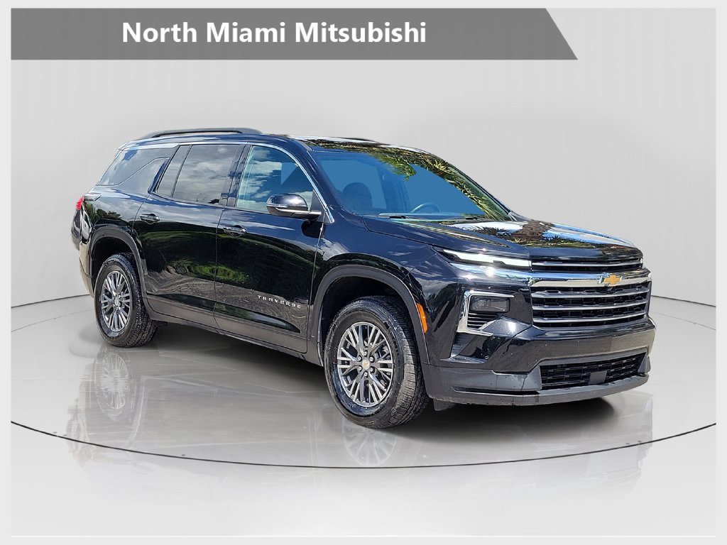 Used 2025 Chevrolet Traverse LT