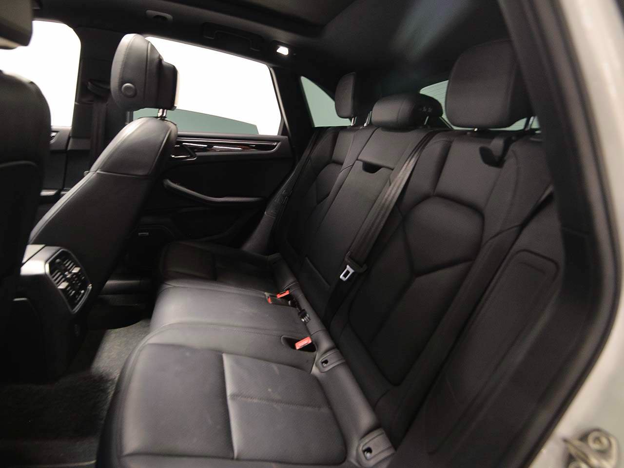 Used 2019 Porsche Macan AWD/4WD image 12