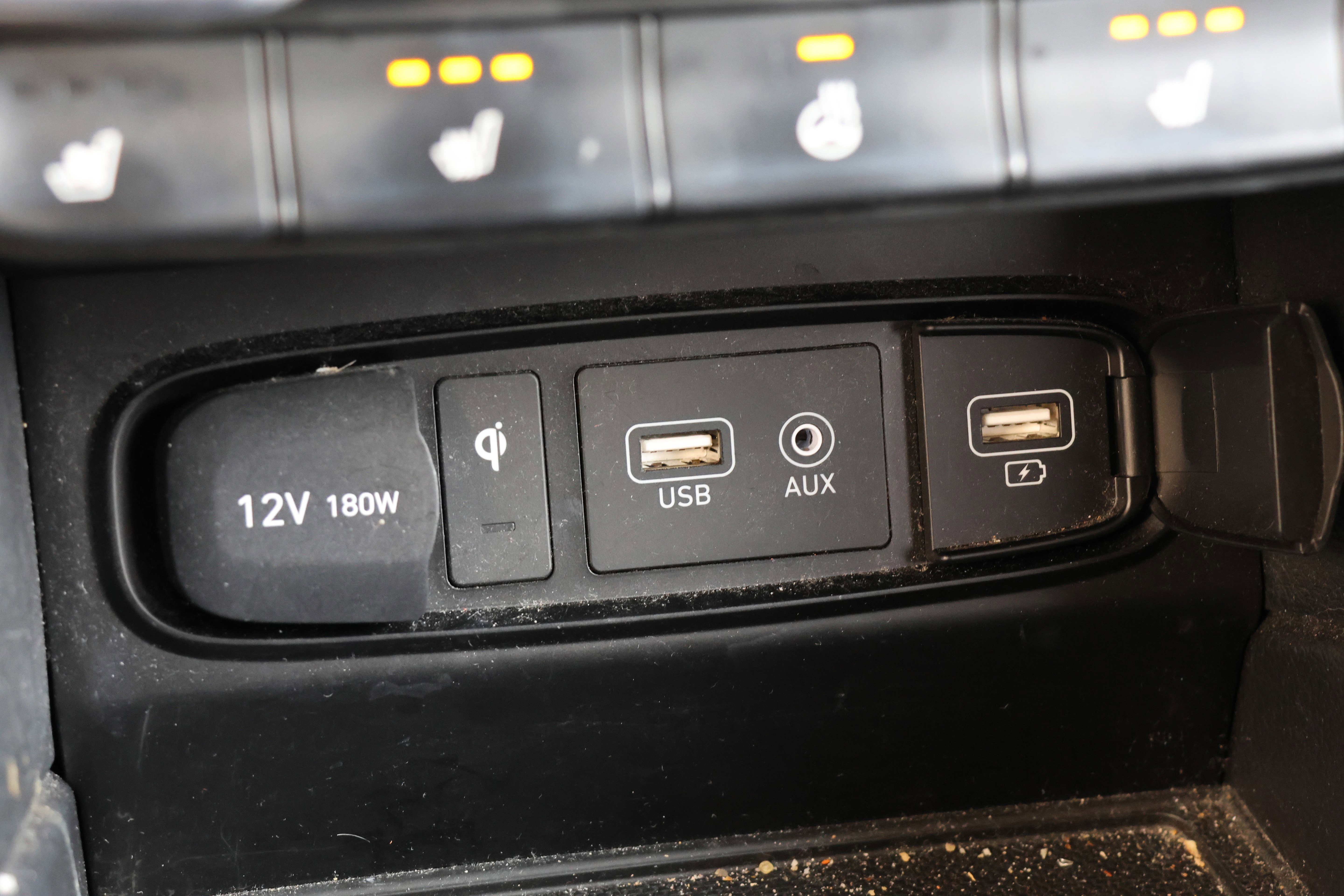 Used 2020 Hyundai Santa Fe Limited image 27