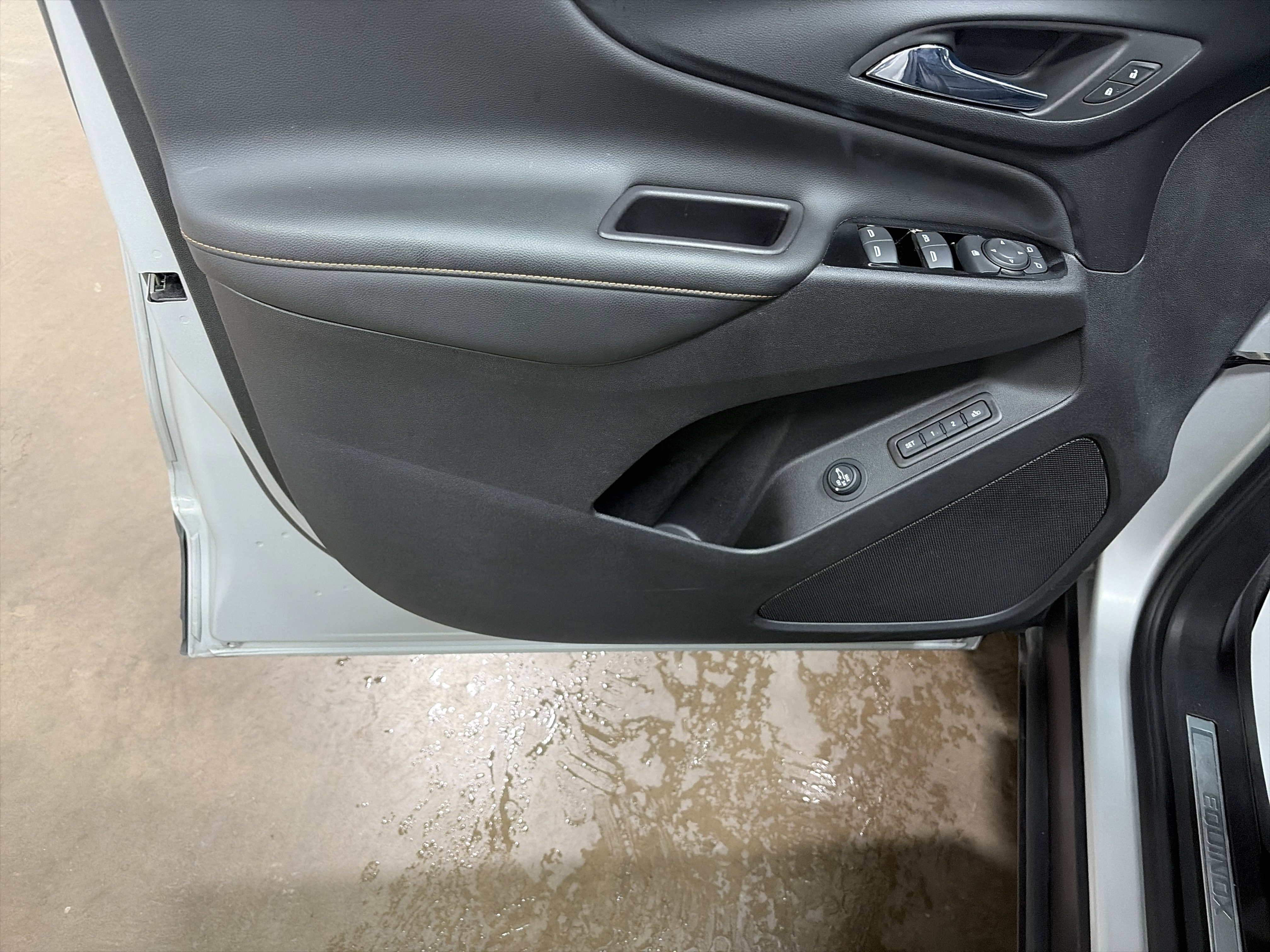 Used 2022 Chevrolet Equinox Premier AWD/4WD image 12