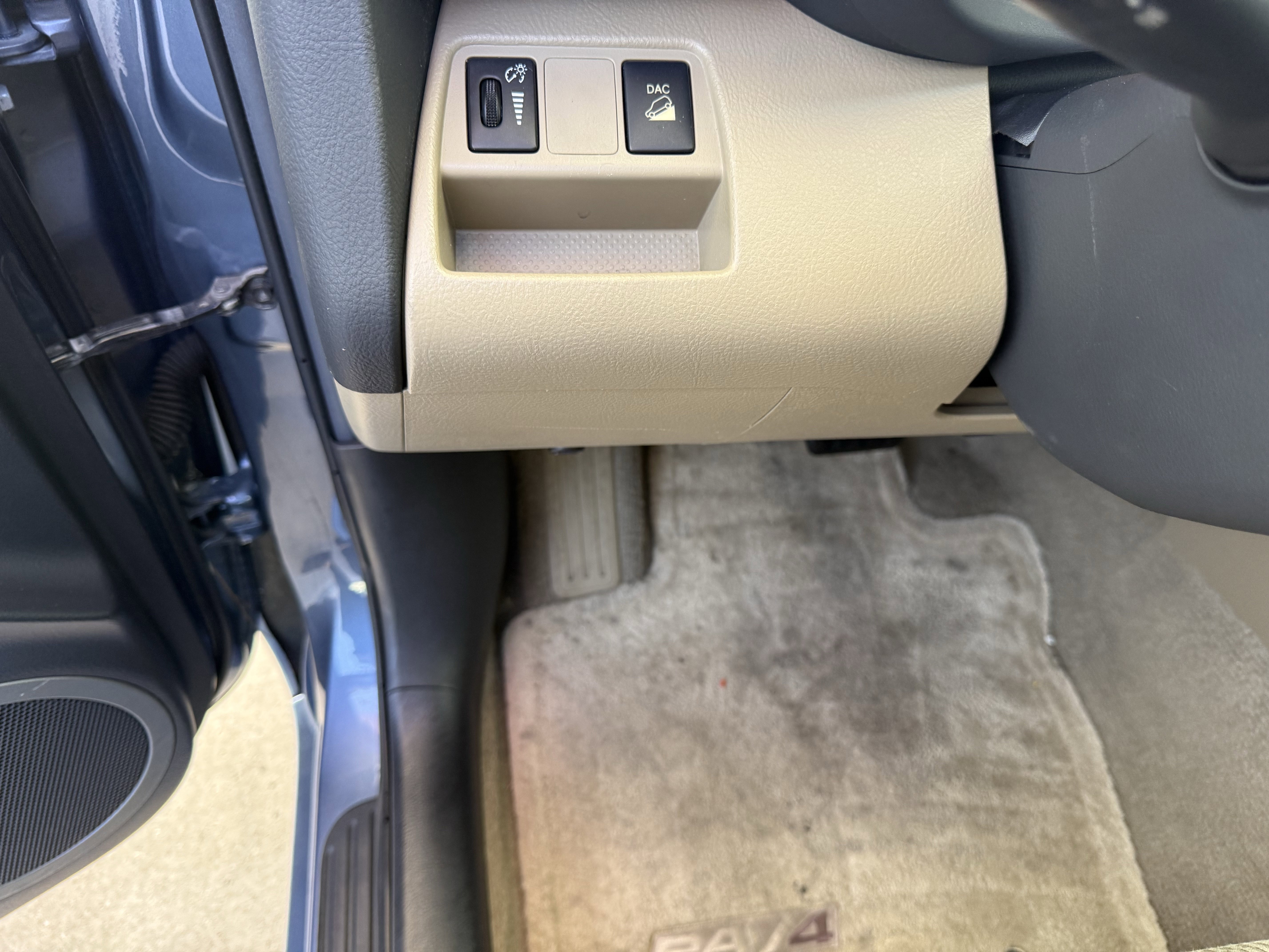 Used 2012 Toyota RAV4 FWD w/ 3rd Row image 11