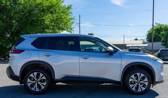 Used 2022 Nissan Rogue SV image 5