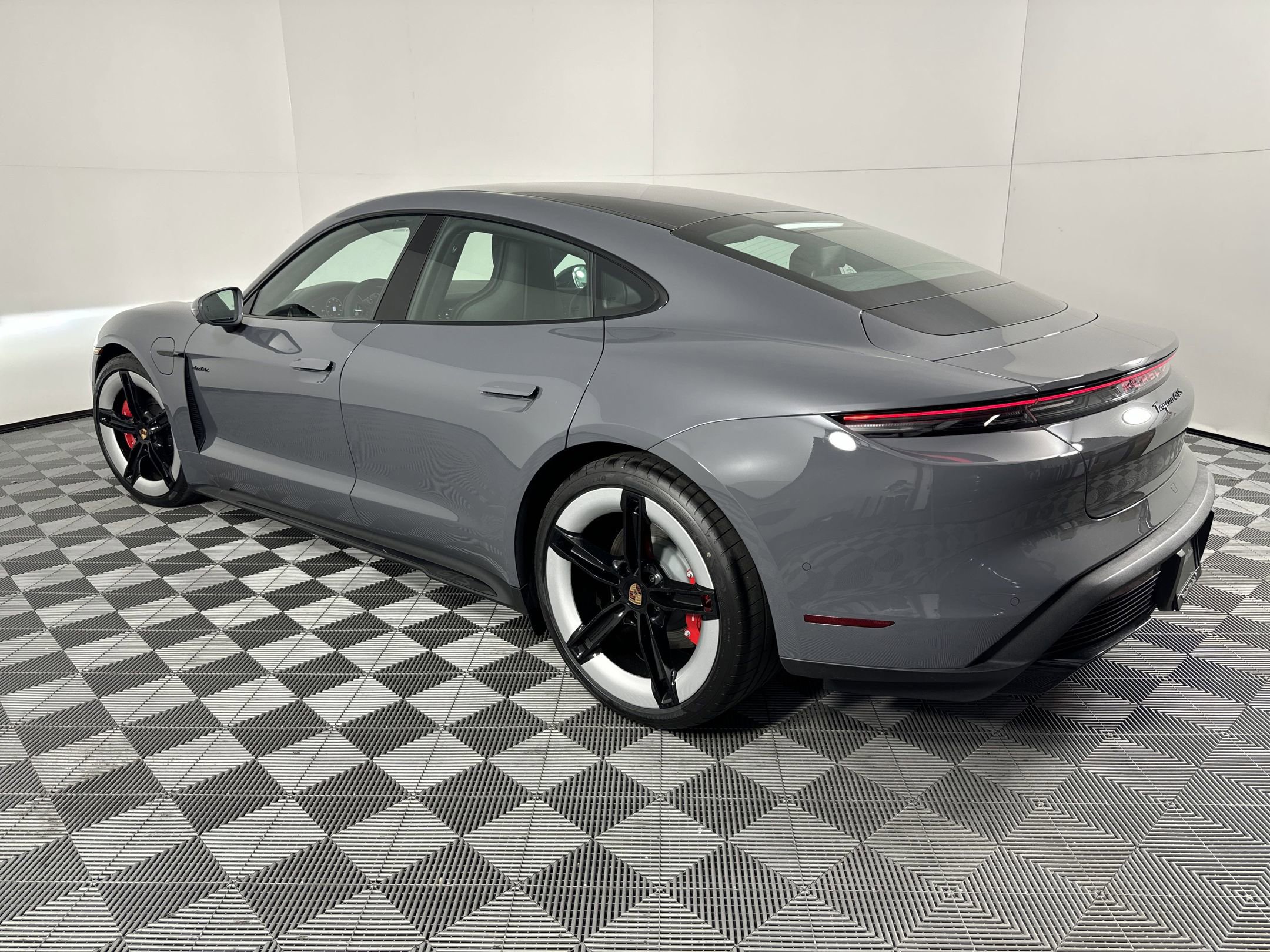 Used 2025 Porsche Taycan GTS image 3