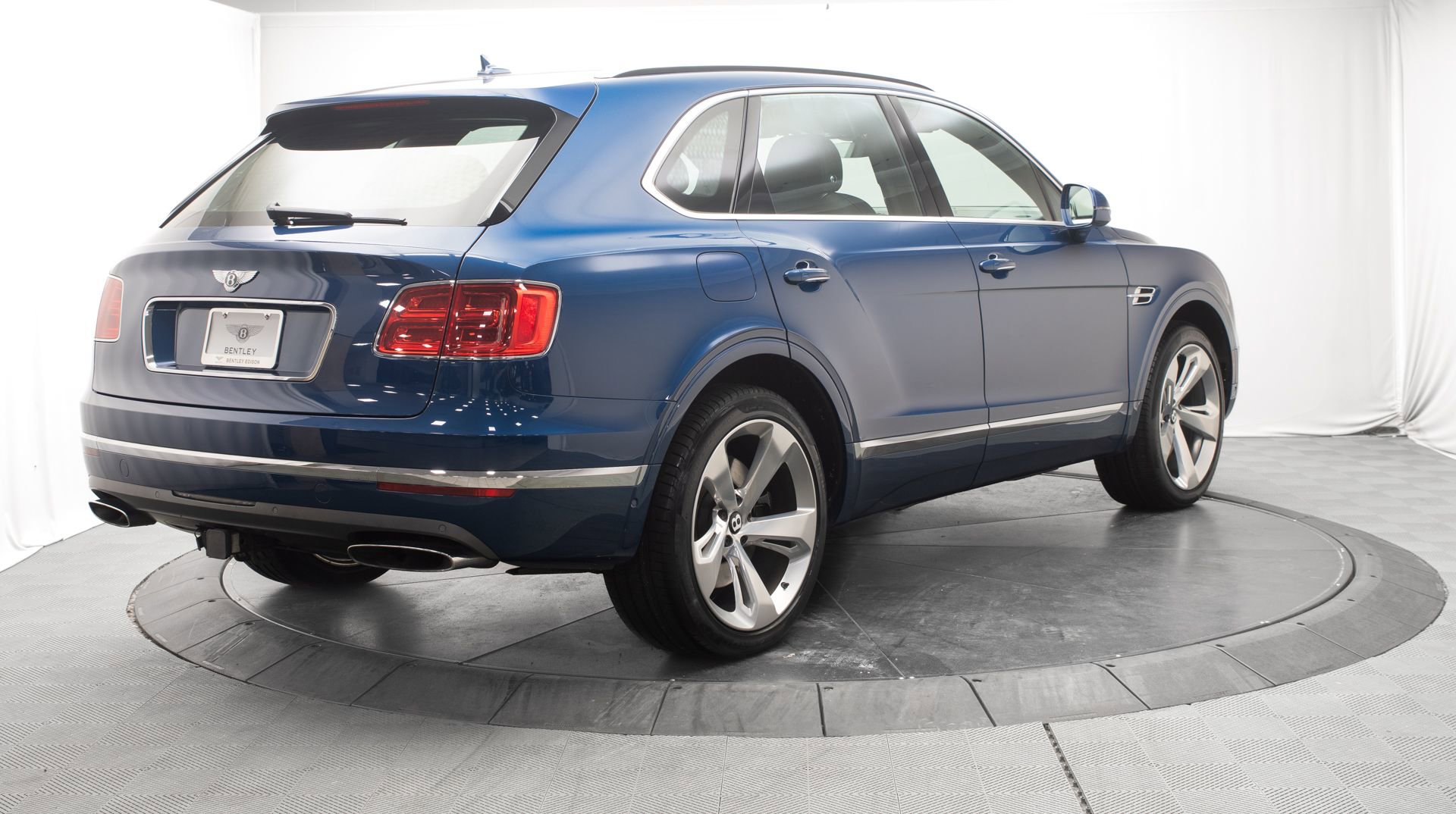 Used 2018 Bentley Bentayga Activity image 3