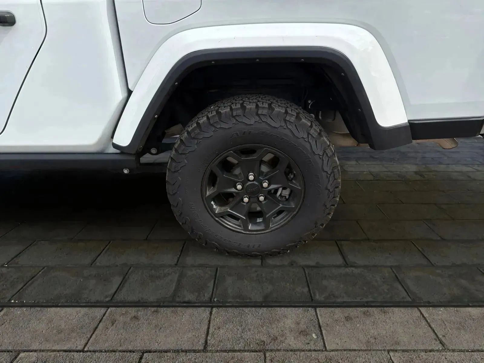 Used 2023 Jeep Gladiator Sport image 17