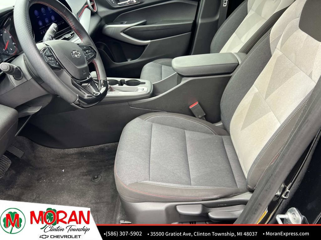 Certified 2024 Chevrolet Trax RS w/ Driver Confidence Package image 17