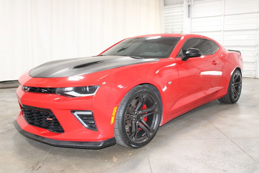 Used 2018 Chevrolet Camaro SS RWD image 4