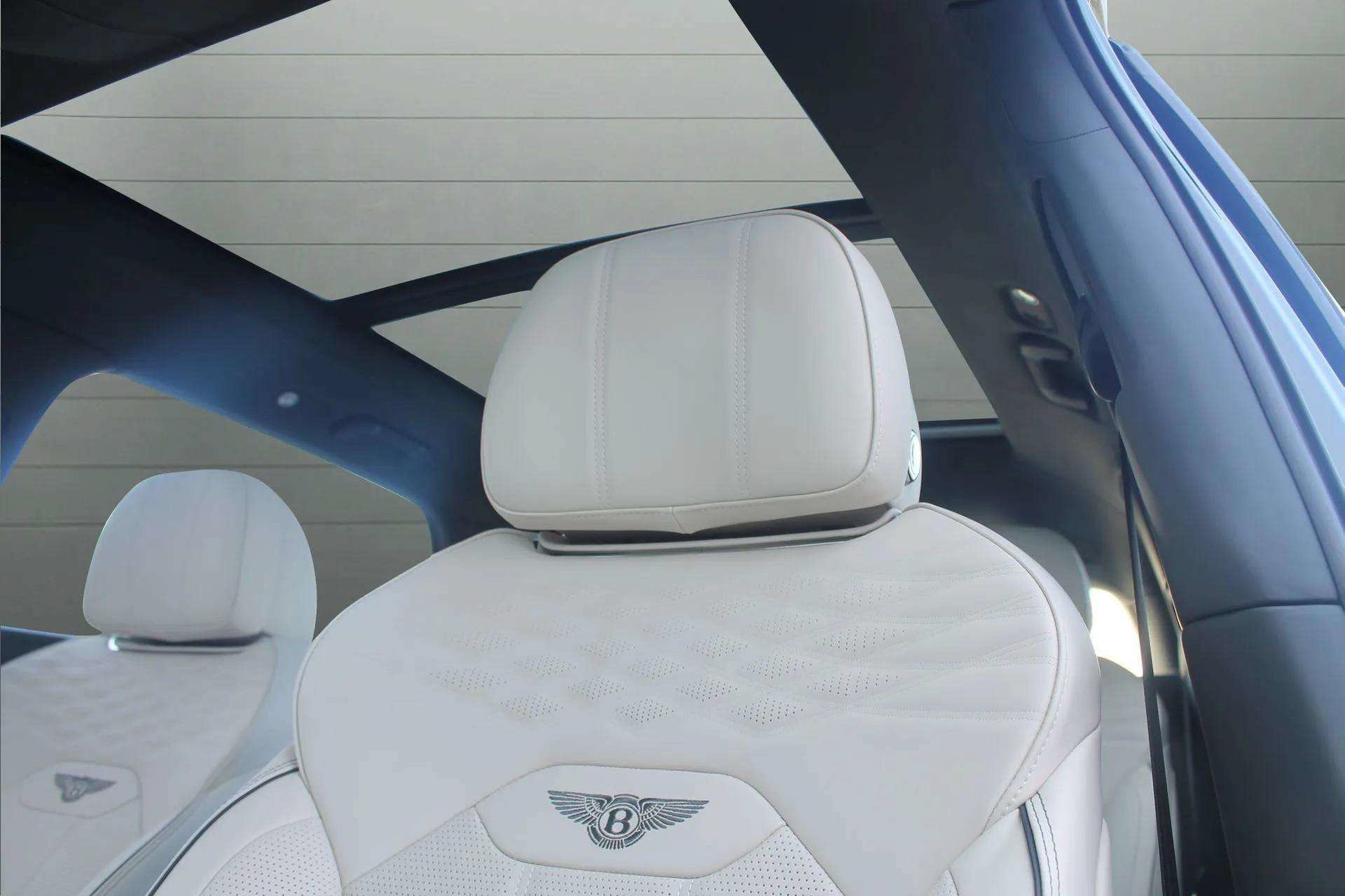 Certified 2024 Bentley Bentayga Extended Wheelbase AWD/4WD image 59