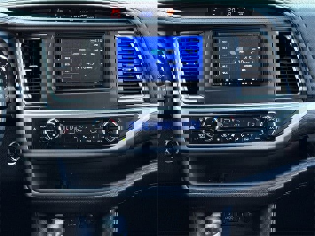 Used 2017 Toyota Highlander SE image 16