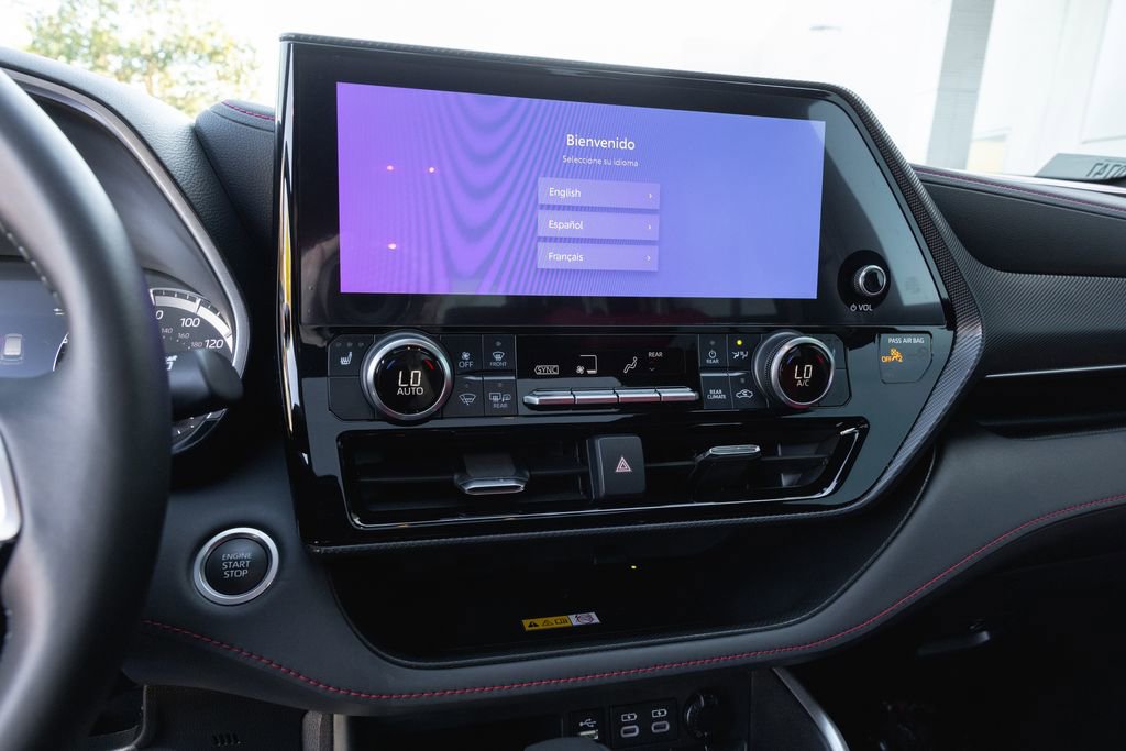 Certified 2024 Toyota Highlander XSE image 17