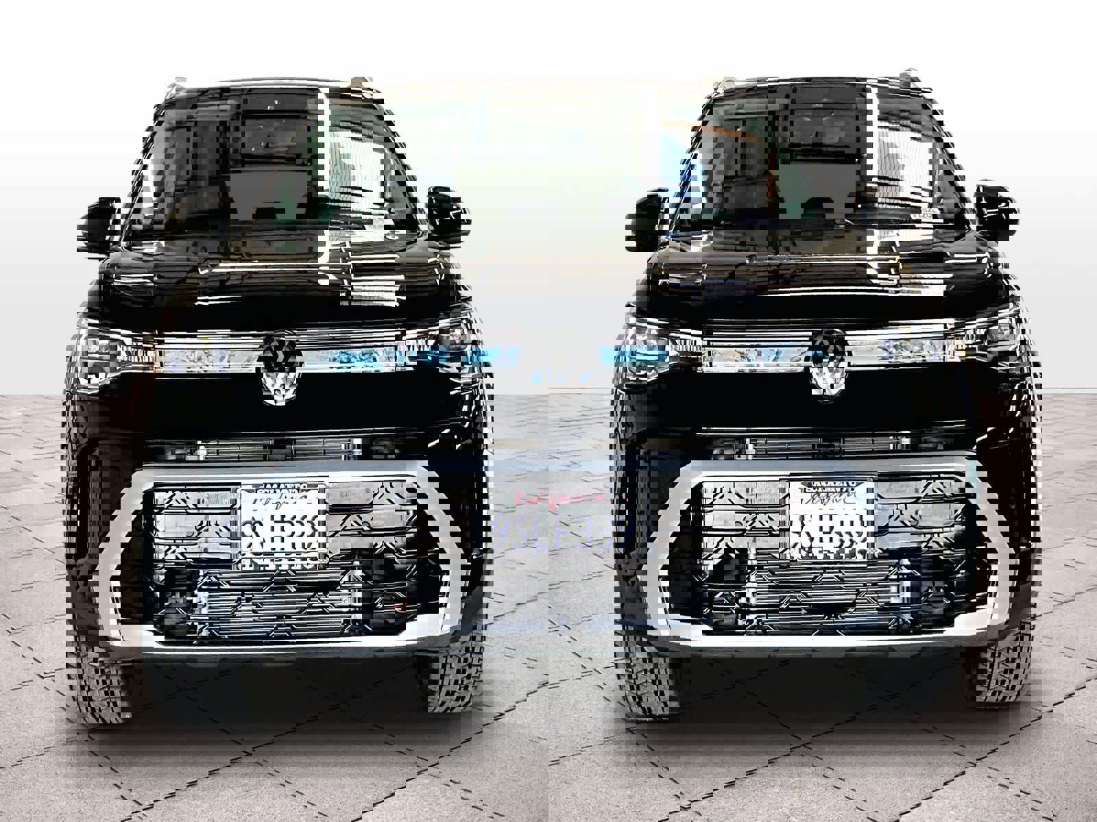 Used 2025 Volkswagen Taos SEL image 3