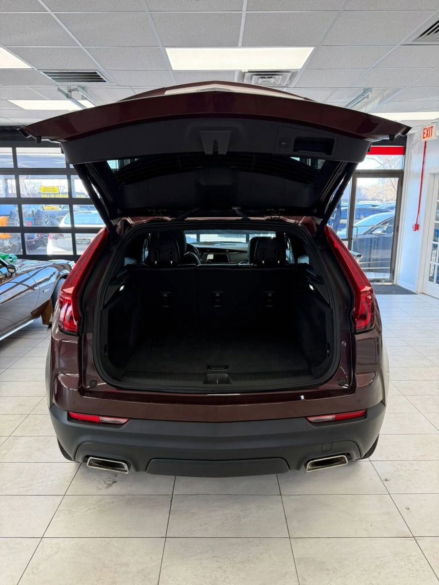 Used 2023 Cadillac XT4 Luxury w/ Cold Weather Package image 7