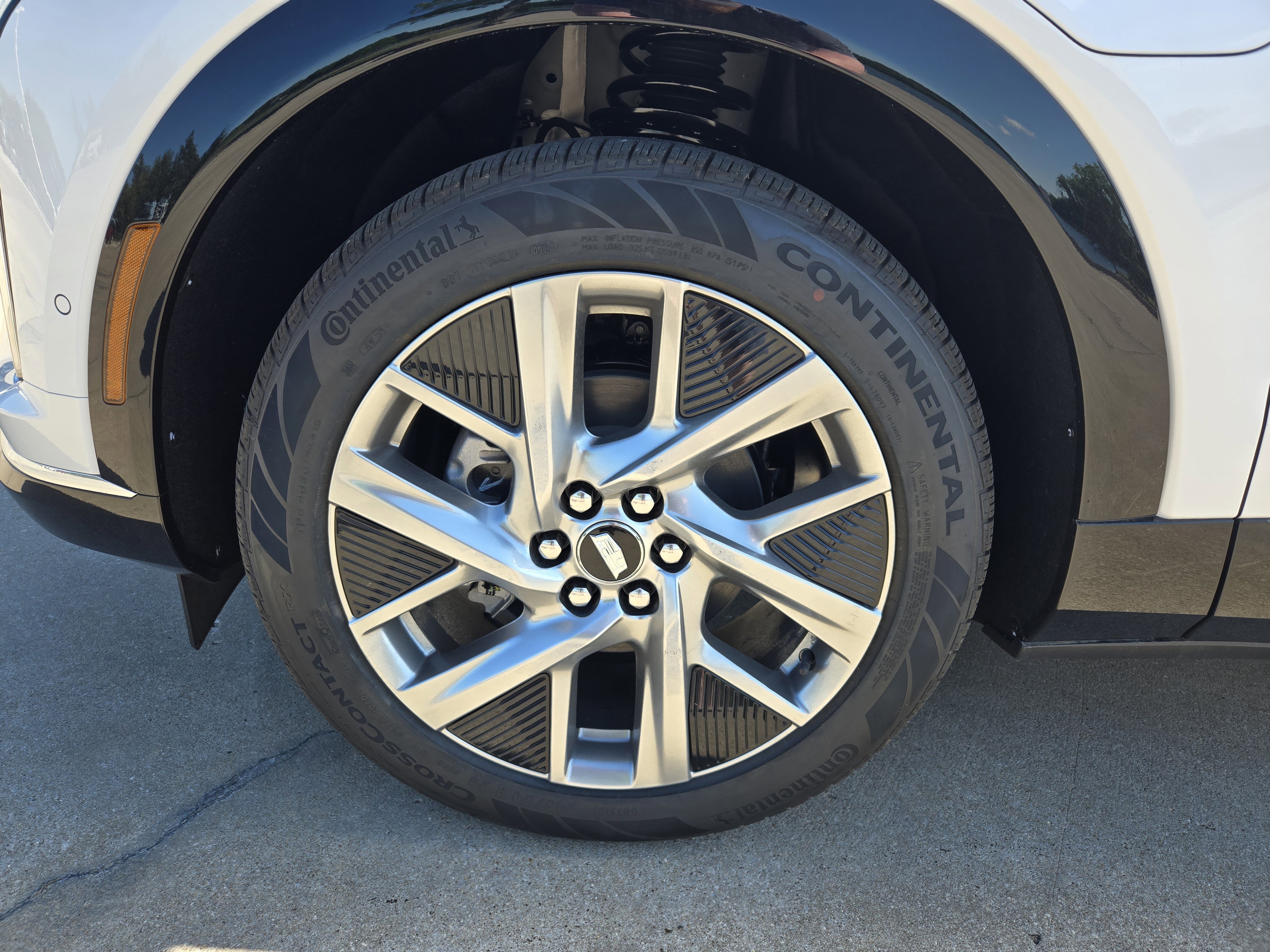 New 2025 Cadillac Optiq Luxury 1 w/ LPO, Floor Liner Package image 8