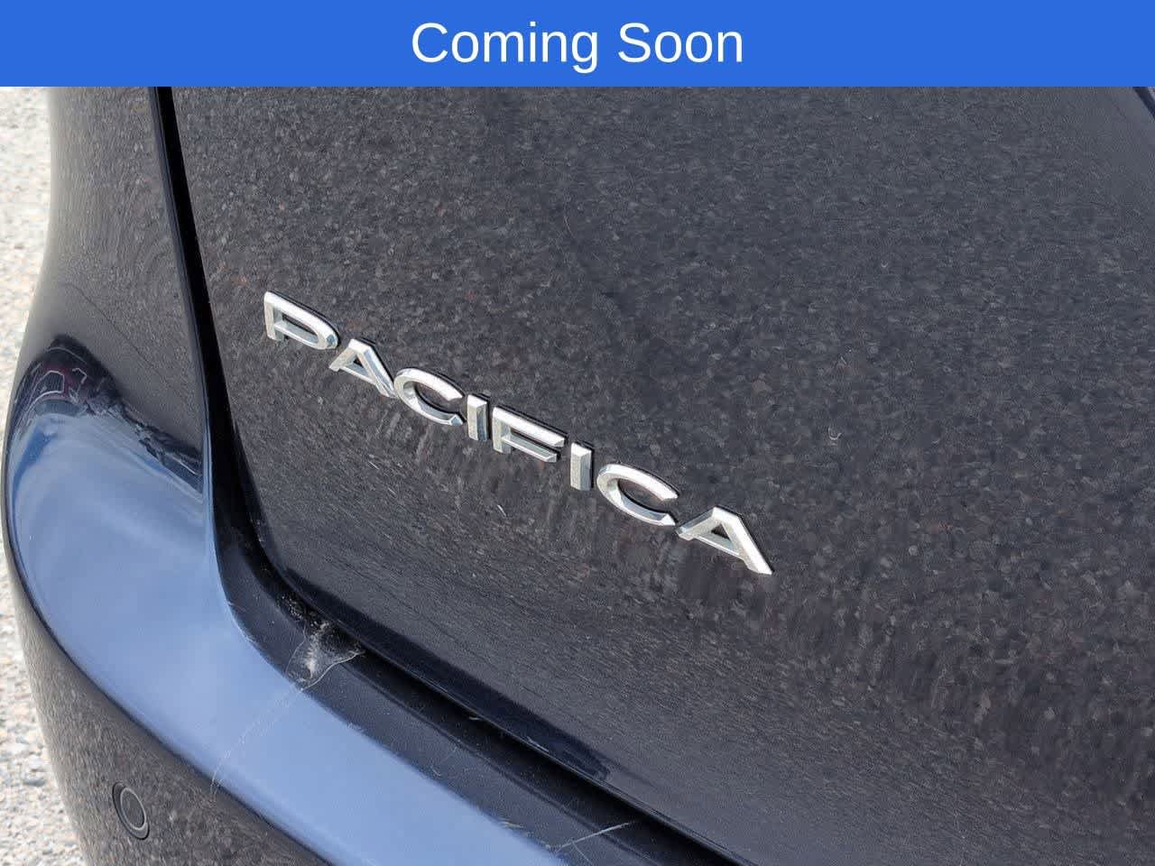 Used 2017 Chrysler Pacifica Touring-L FWD image 12