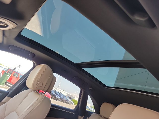 Certified 2025 Porsche Macan AWD/4WD image 36