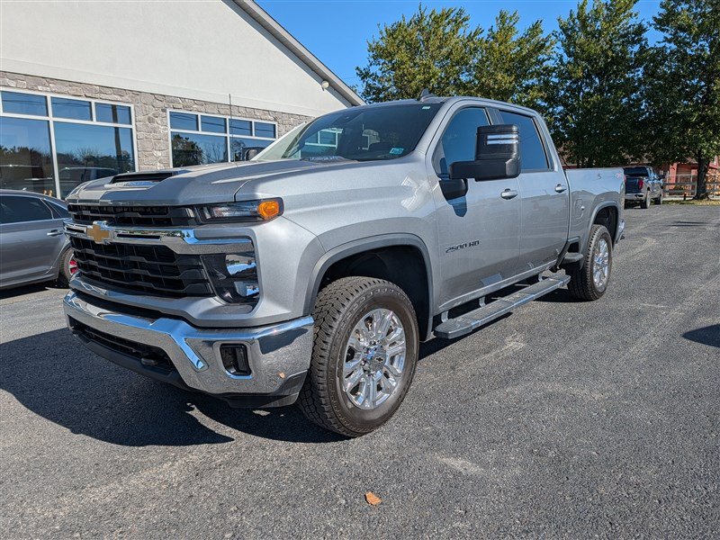 Used 2025 Chevrolet Silverado 2500 LT w/ Convenience Package AWD/4WD image 2