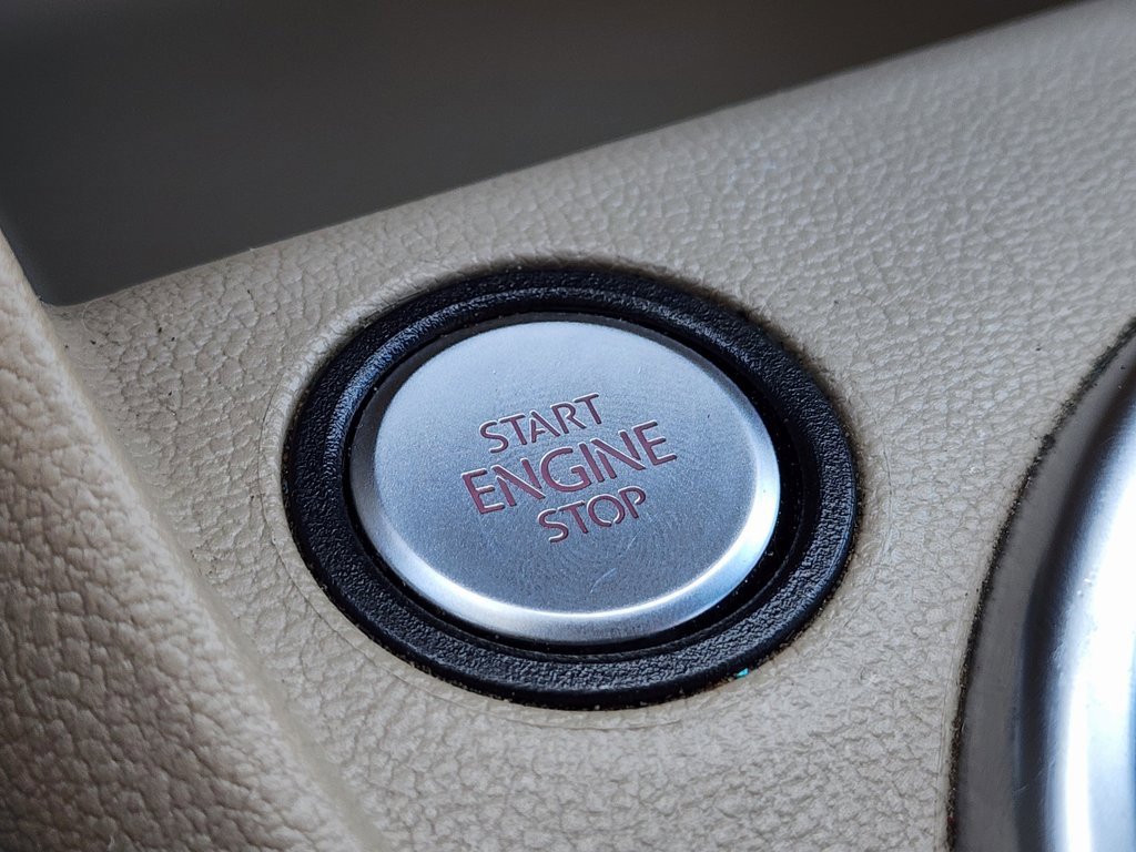 Used 2014 Volkswagen Beetle TDI image 23