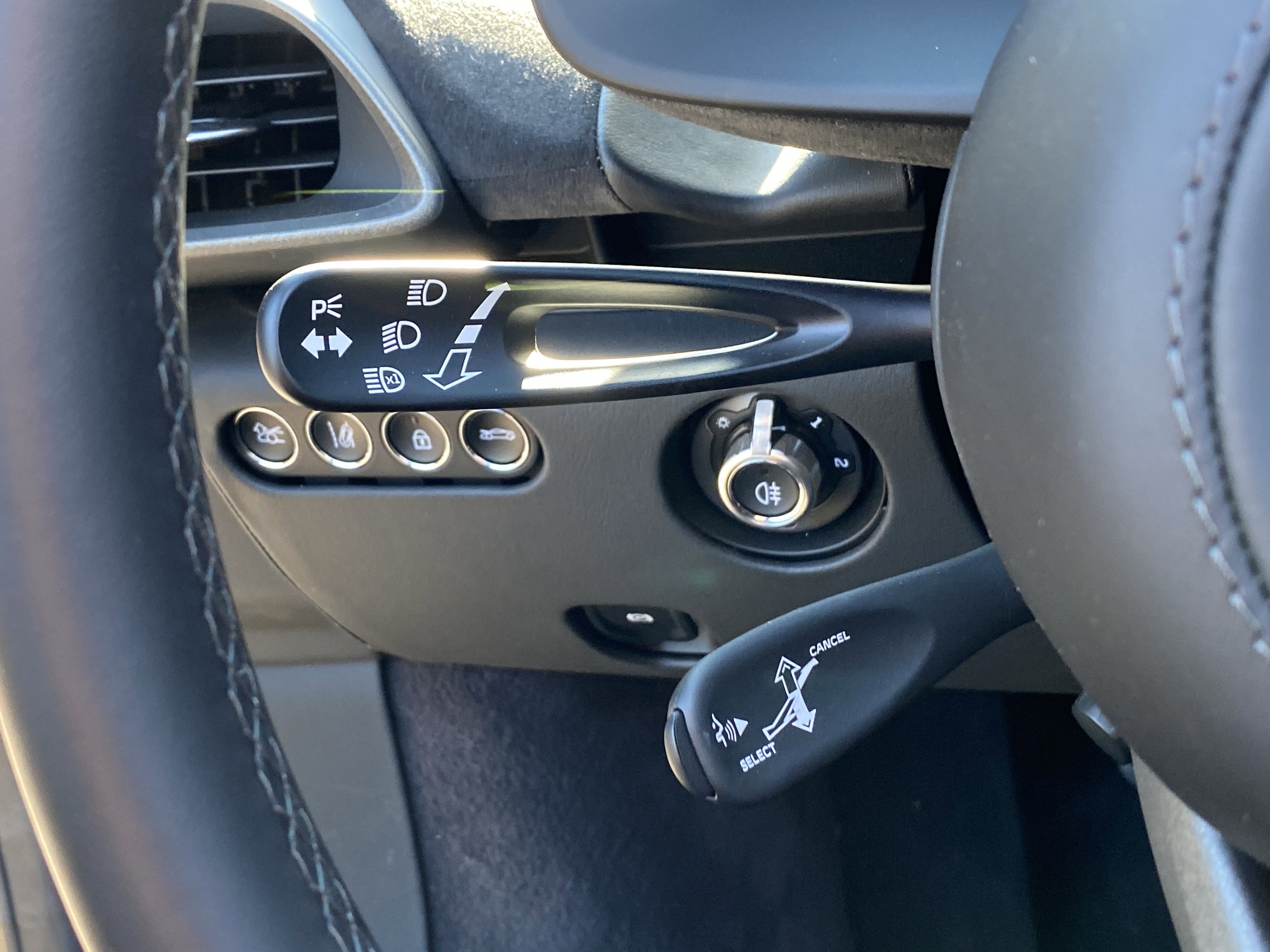 Used 2025 McLaren Artura Spider image 26