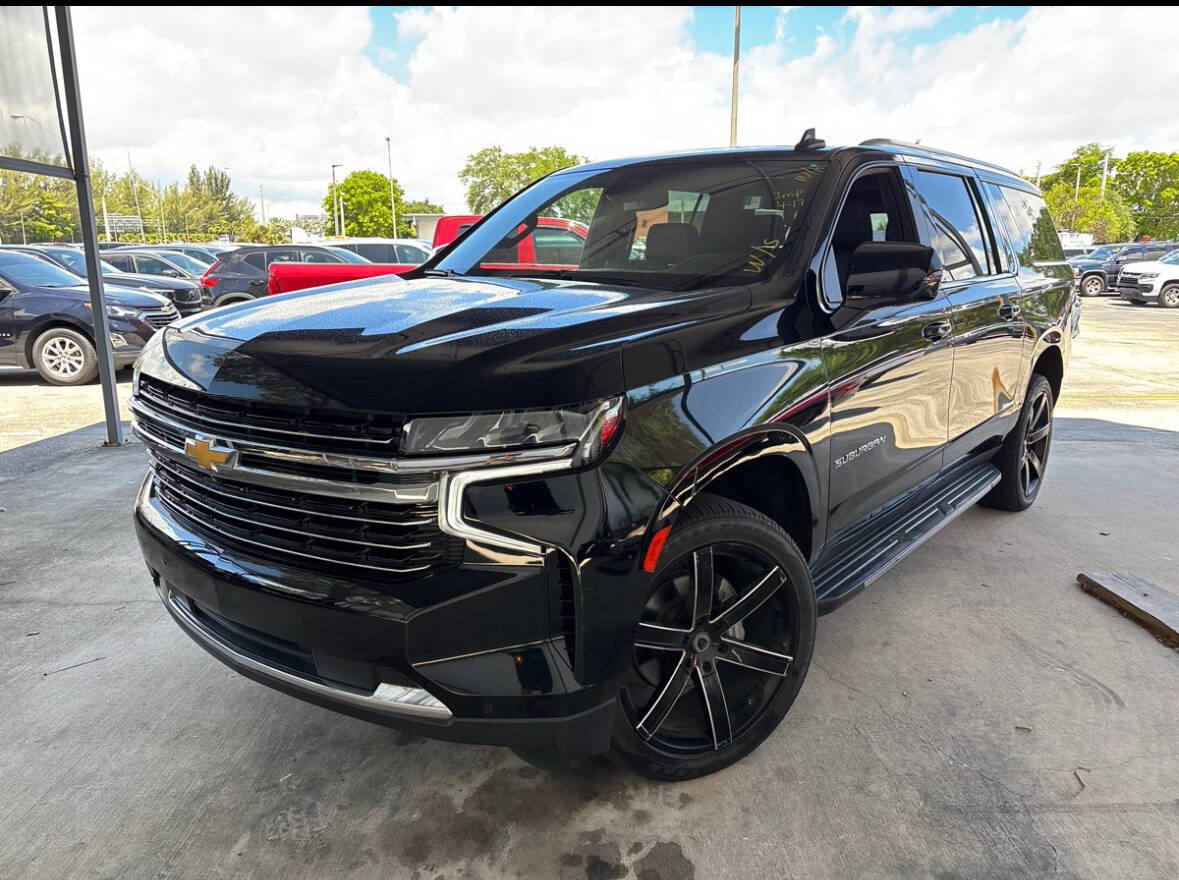 Used 2023 Chevrolet Suburban LT w/ LT Signature Package RWD image 1