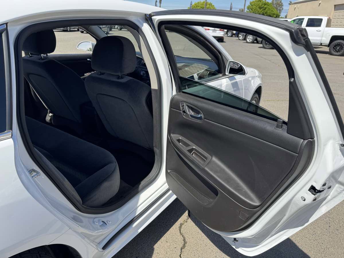 Used 2015 Chevrolet Impala LT image 16