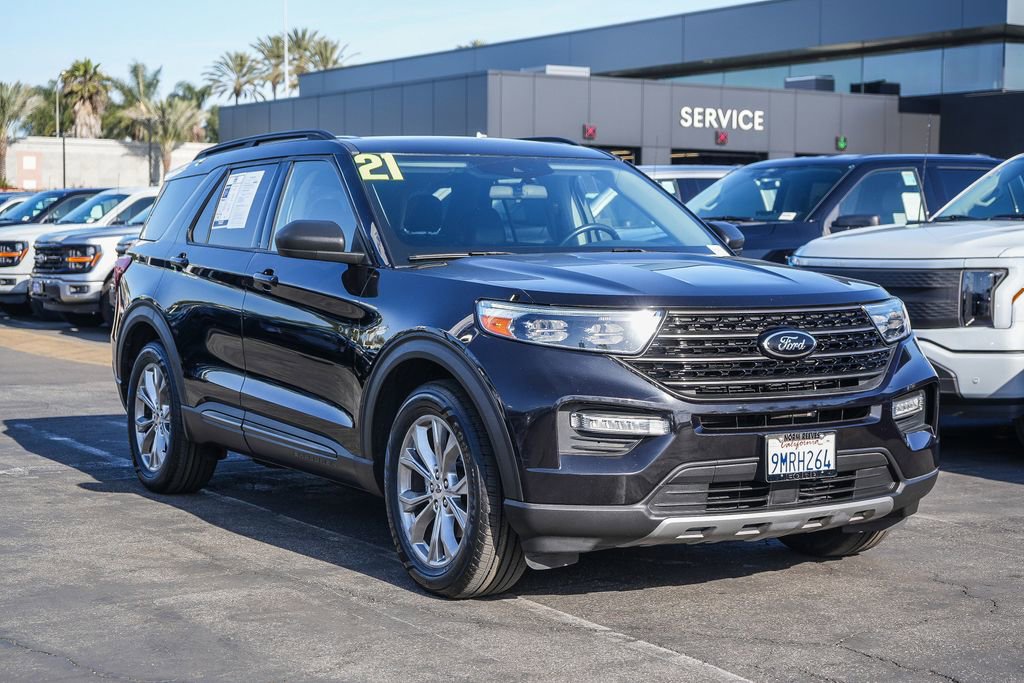 Used 2021 Ford Explorer XLT w/ Equipment Group 202A AWD/4WD image 3