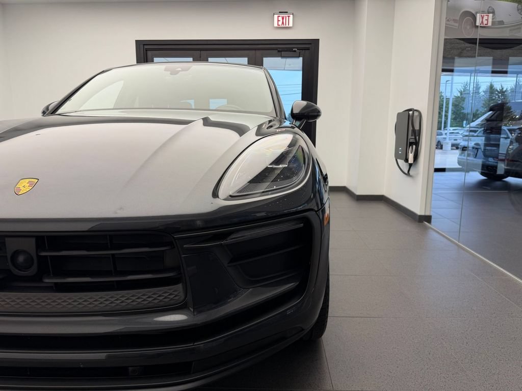Certified 2026 Porsche Macan AWD/4WD image 22