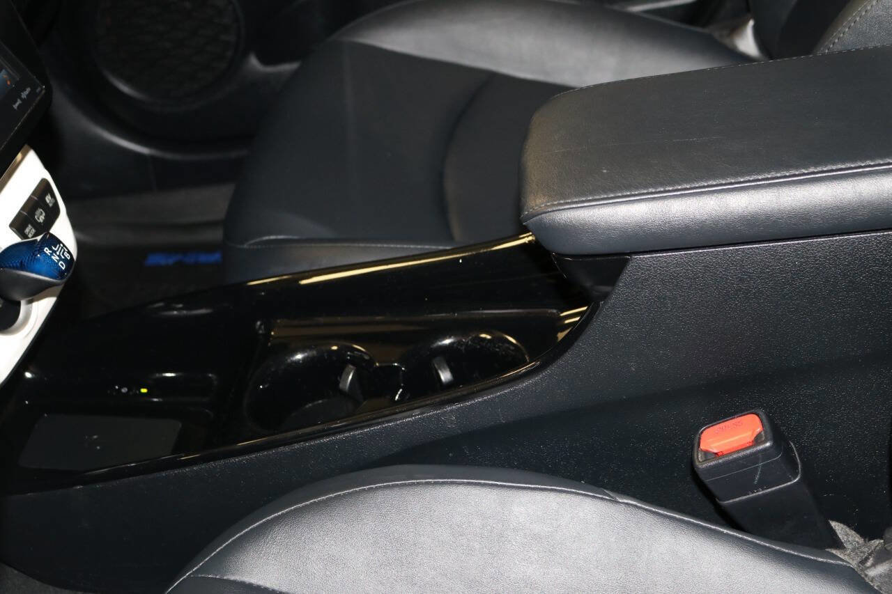 Used 2017 Toyota Prius Prime Advanced image 51