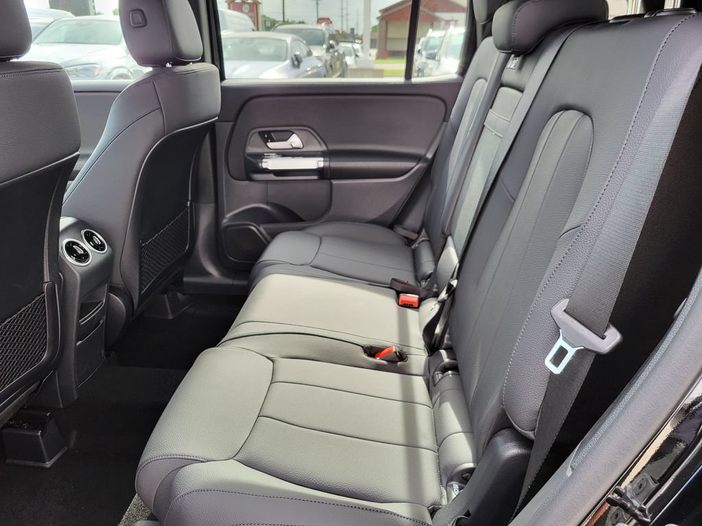 Used 2025 Mercedes-Benz GLB 250 4MATIC image 5