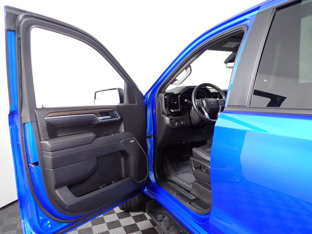 Used 2025 Chevrolet Silverado 1500 LT Trail Boss w/ Convenience Package II AWD/4WD image 19