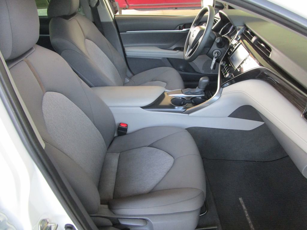 Used 2020 Toyota Camry LE image 22
