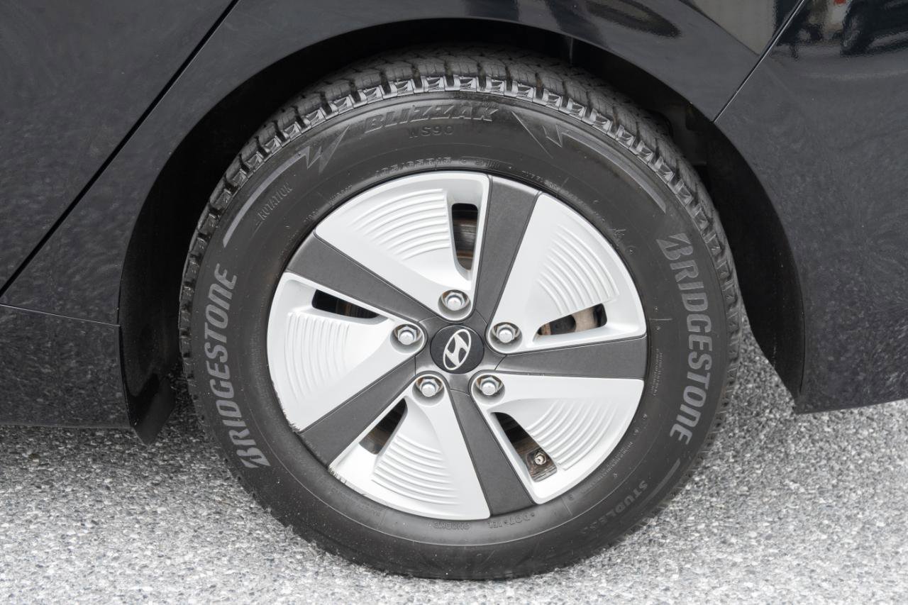 Used 2020 Hyundai Ioniq Blue FWD image 15