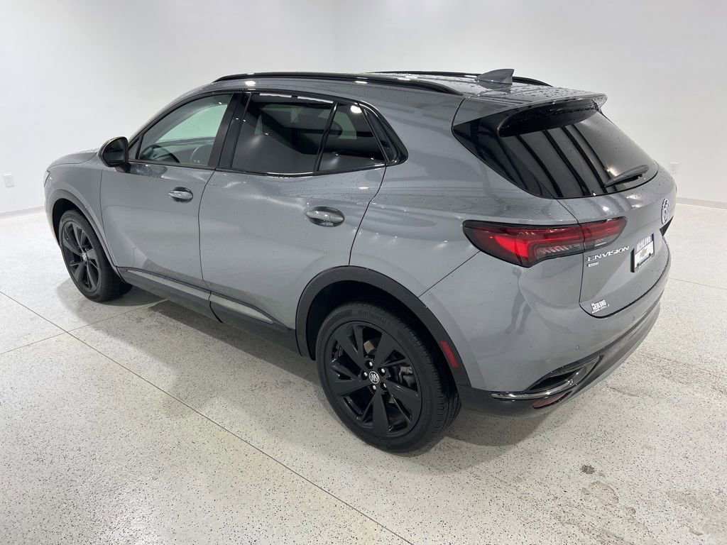 Used 2022 Buick Envision Essence w/ Sport Touring Package image 3