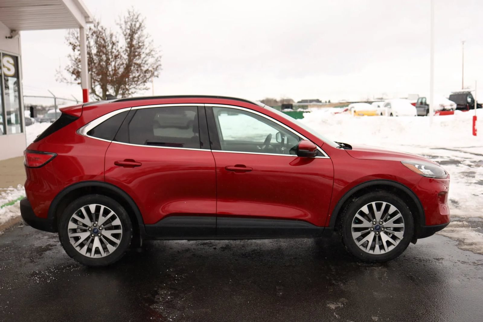 Used 2020 Ford Escape Titanium AWD/4WD image 4