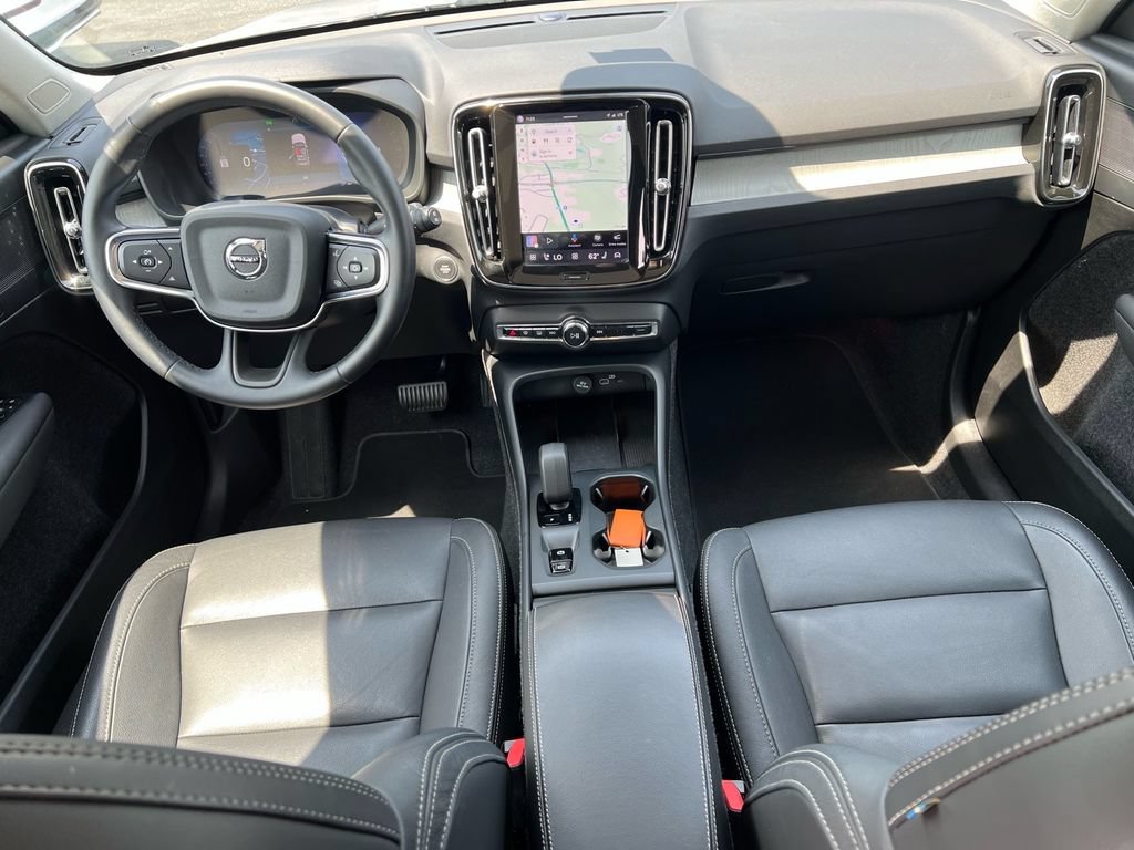 Certified 2025 Volvo XC40 B5 Core AWD/4WD image 26