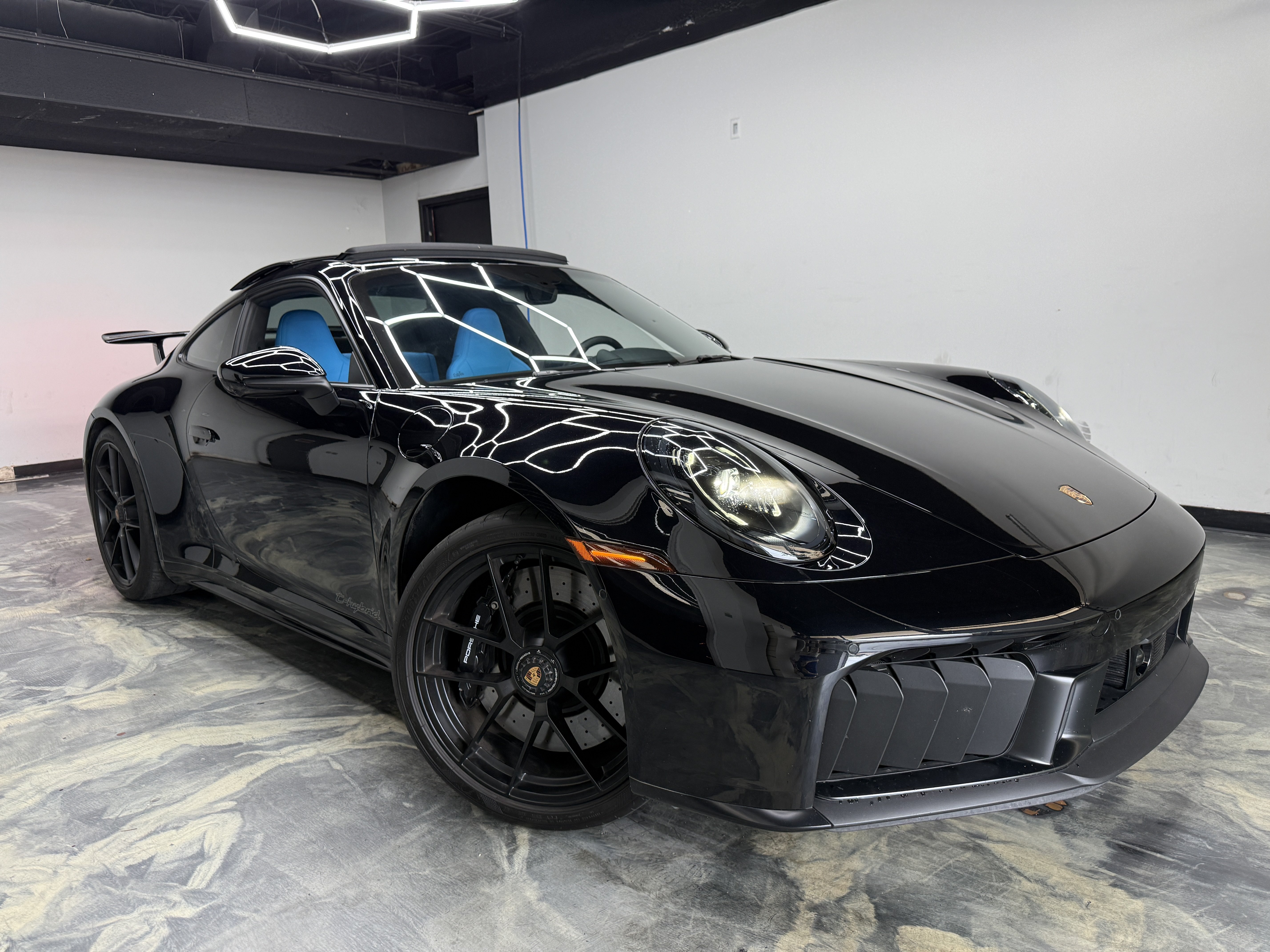 Used 2025 Porsche 911 Carrera GTS RWD image 6