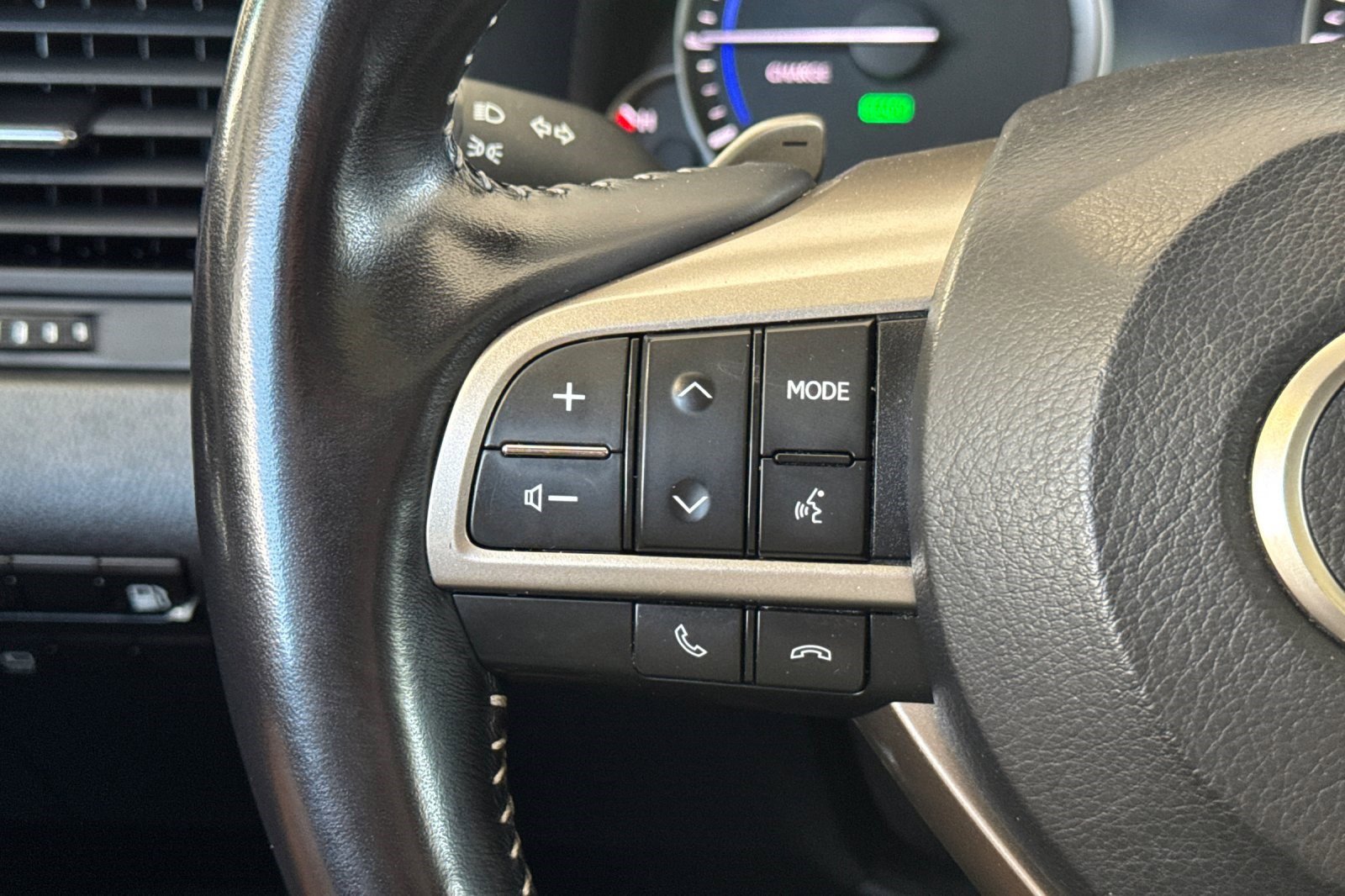 Certified 2022 Lexus RX 450hL AWD w/ Premium Package image 33