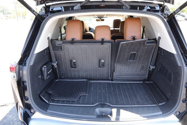 Used 2023 Nissan Pathfinder Platinum AWD/4WD image 7