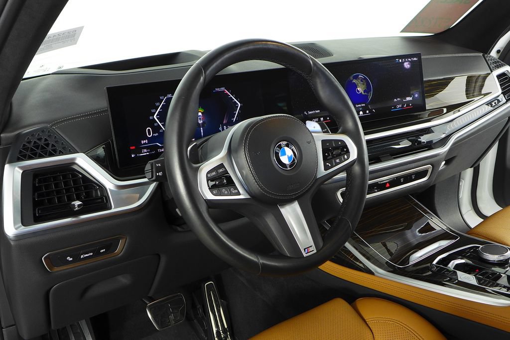 Used 2024 BMW X7 xDrive40i w/ M Sport Package AWD/4WD image 32