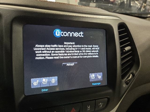 Used 2018 Jeep Cherokee Overland w/ Technology Group AWD/4WD image 15