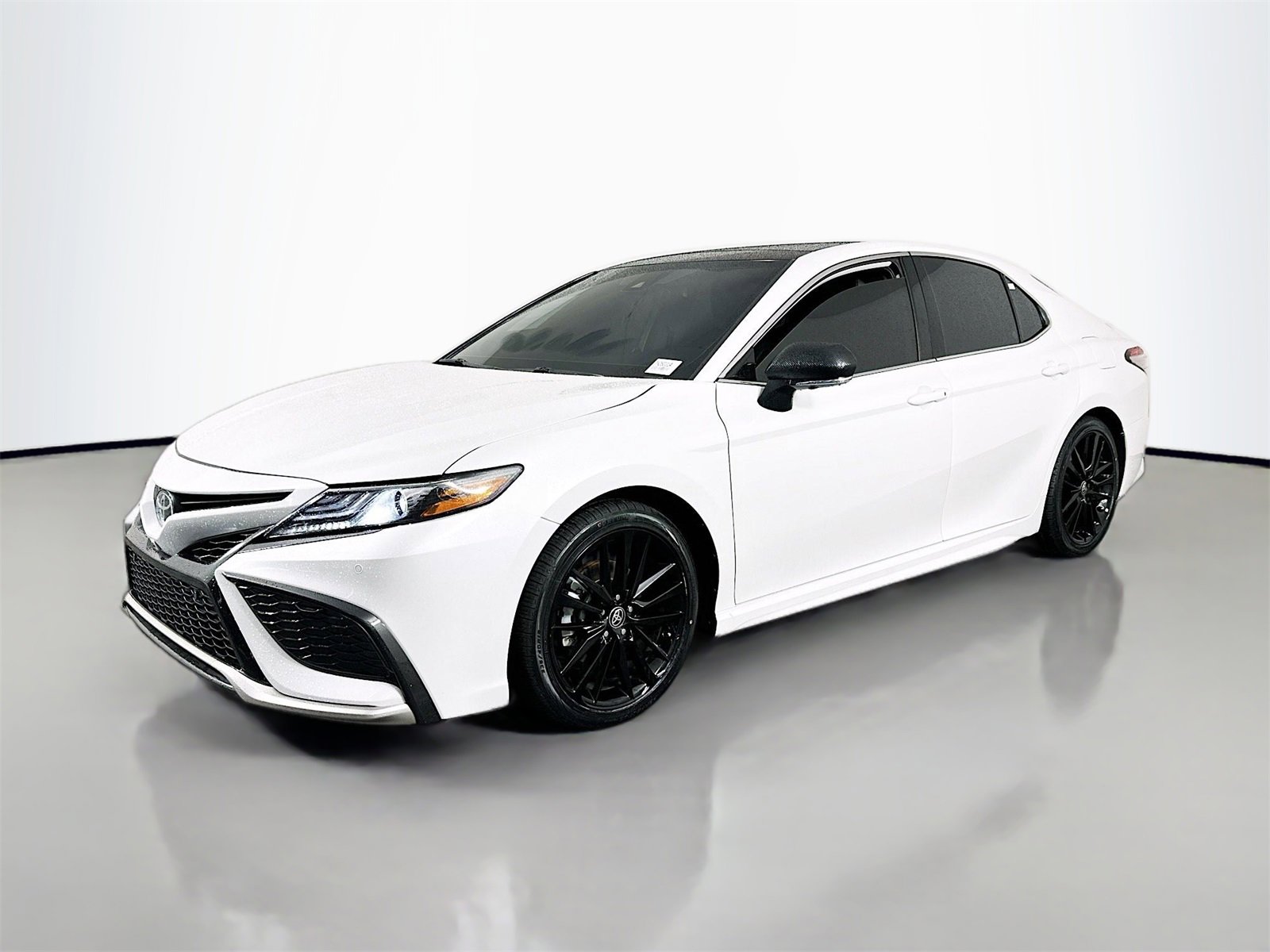 Used 2024 Toyota Camry XSE w/ Navigation Package image 3