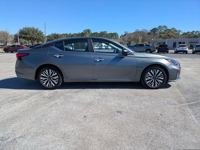 Used 2025 Nissan Altima 2.5 SV image 3