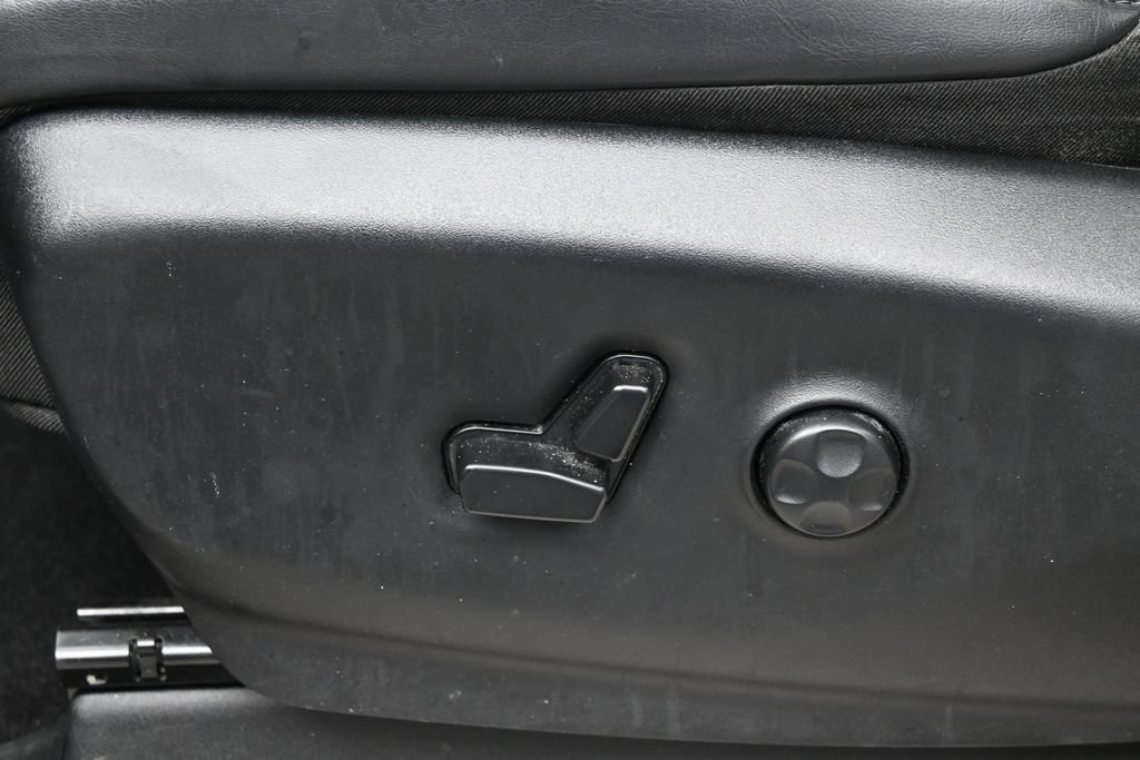 Used 2023 Chrysler Pacifica Touring-L FWD image 12